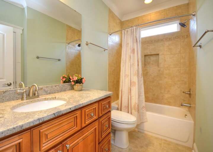 1 Fab Island Retreat 6007 E-large-019-018-Hallway Bathroom-1405x1000-72dpi