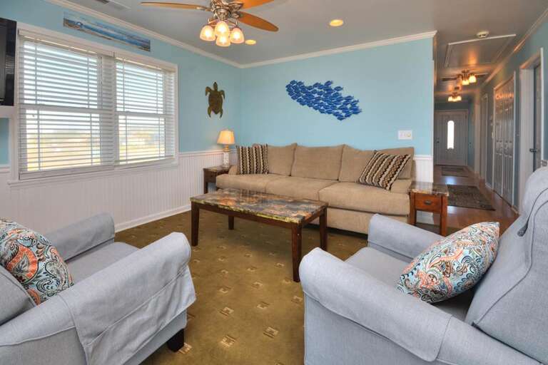 10 Sandy Toes 4901 E Beach Dr-large-008-023-Living RoomHallway-1500x1000-72dpi