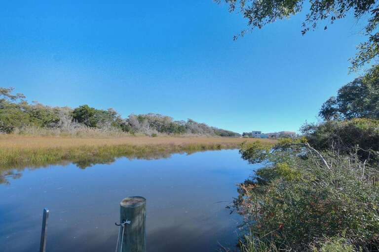 302 37th Place East 48