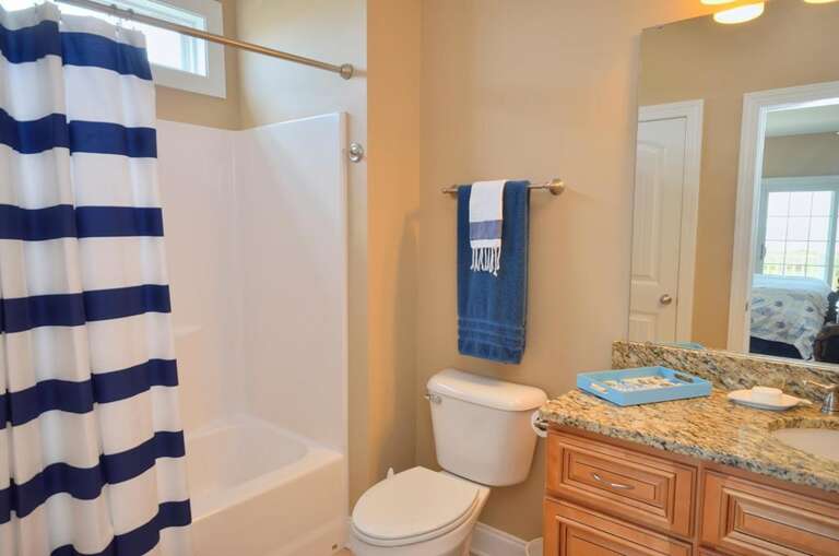 Full Bathroom shower/tub