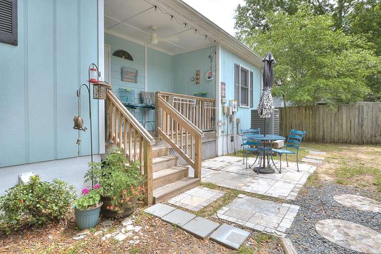 A Jolley Rancher 32 GW 6.2022 Back Patio