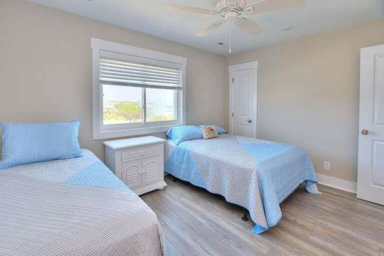 1429 E Beach Drive Beach Tonic-small-029-047-DSC 0358 59 60 Enhancer-666x444-72dpi