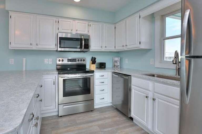 1429 E Beach Drive Beach Tonic-small-014-027-DSC 0298 299 300 Enhancer-666x445-72dpi