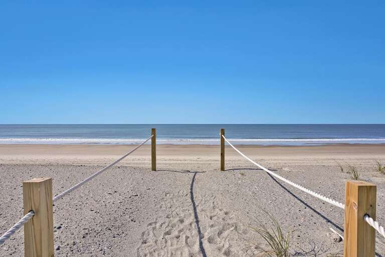 7 Palms 53 Beach Access at Home