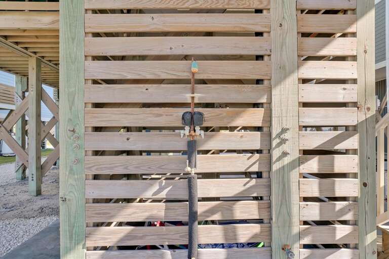 7 Palms 51 Outdoor Shower