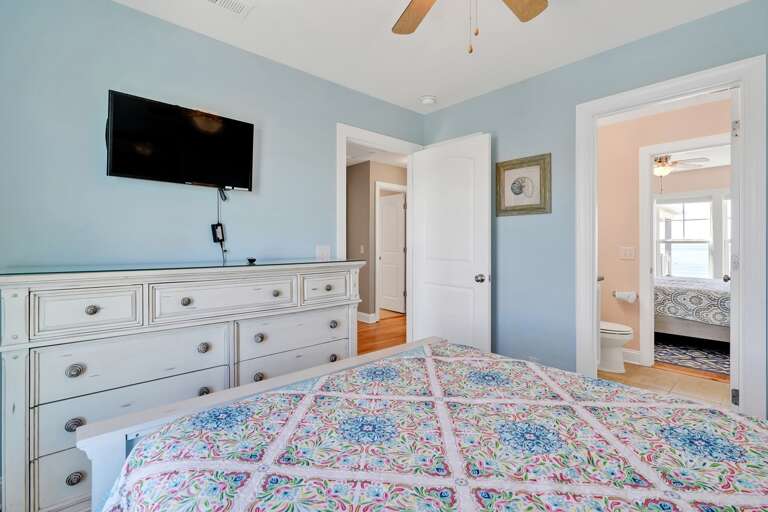 Queen Bedroom