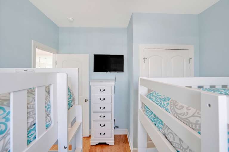 Bunk beds 1 double/double and 1 twin/twin