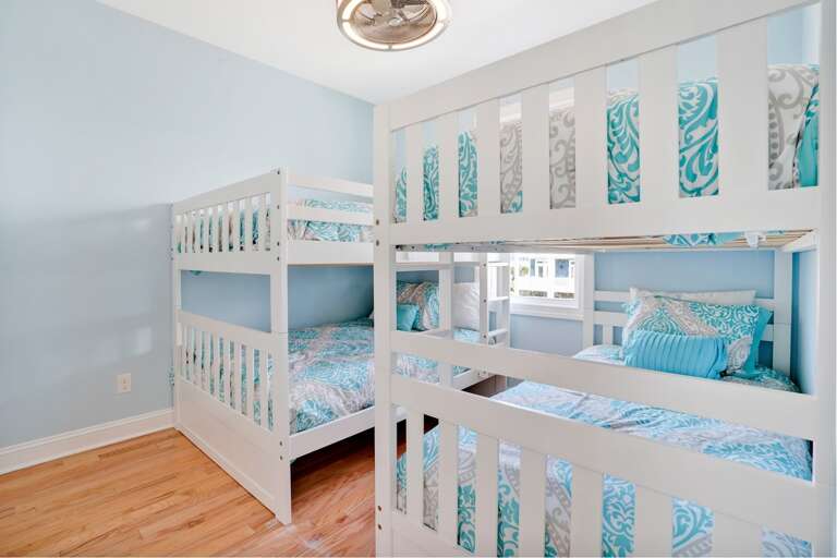 Bunk beds 1 double/double and 1 twin/twin