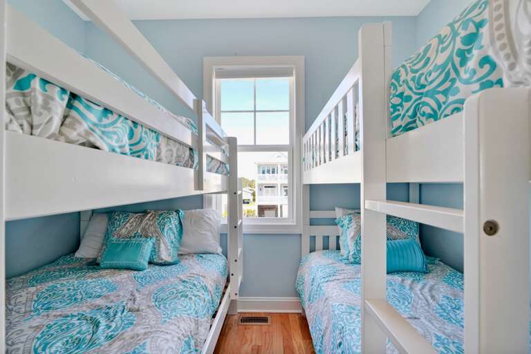 Bunk beds 1 double/double and 1 twin/twin