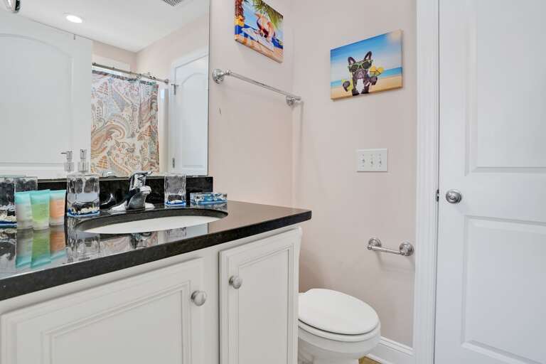 Full bathroom with shower/tub