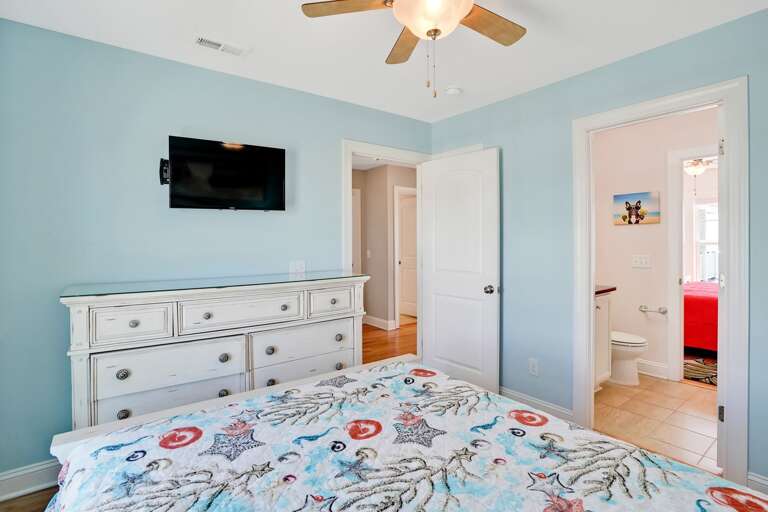 Queen Bedroom