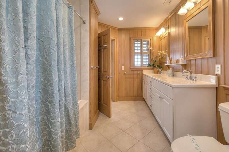 Full bathroom with shower/tub
GW 5.30.23