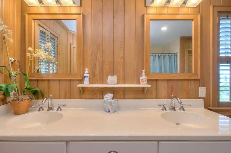 Full bathroom with shower/tub
GW 5.30.23
