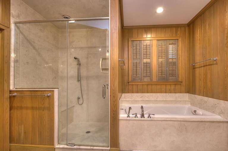 Full Bathroom with walk in shower
GW 5.30.23