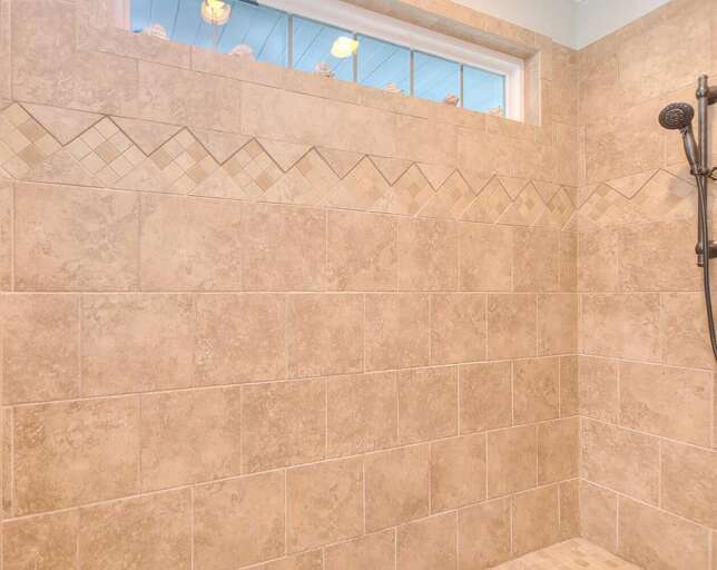 Bathroom shower
GW 12.2022