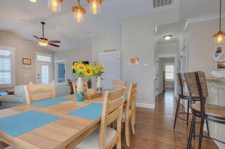 Dining room table
GW 12.2022