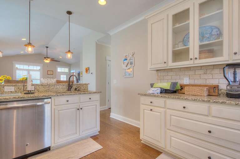 Kitchen with dishwasher
GW 12.2022