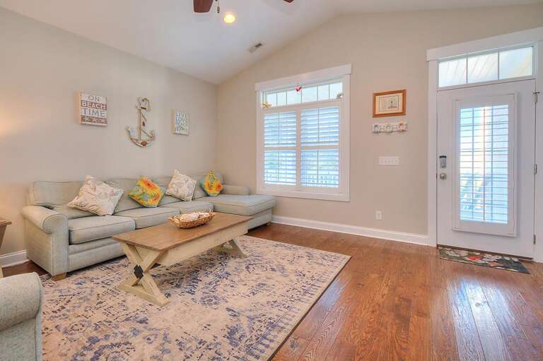 Living room and front of house
GW 12.2022