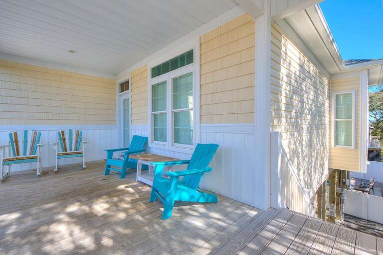 Patio with seating
GW 12.2022