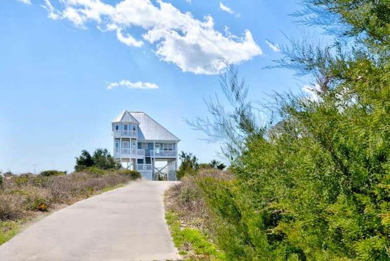 Miracle Point Kings Lynn Dr-small-035-4-Entrance-666x446-72dpi