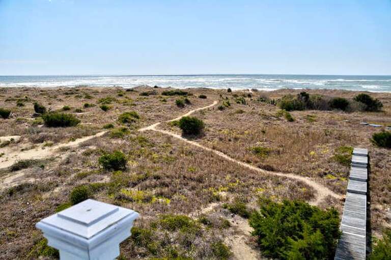 Miracle Point Kings Lynn Dr-small-021-6-Upper Deck View-666x444-72dpi