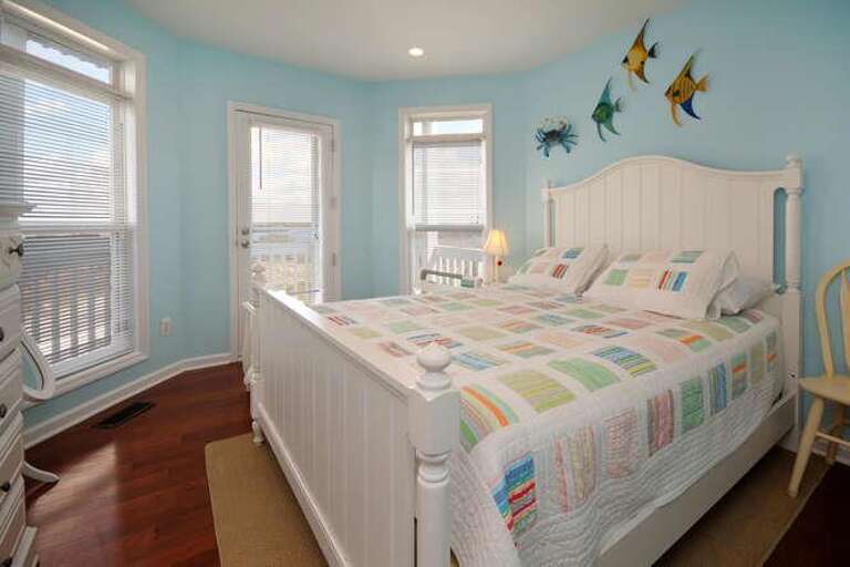 Miracle Point Kings Lynn Dr-small-030-21-Bedroom 3-666x444-72dpi