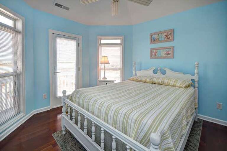 Miracle Point Kings Lynn Dr-small-024-12-Bedroom 1-666x444-72dpi