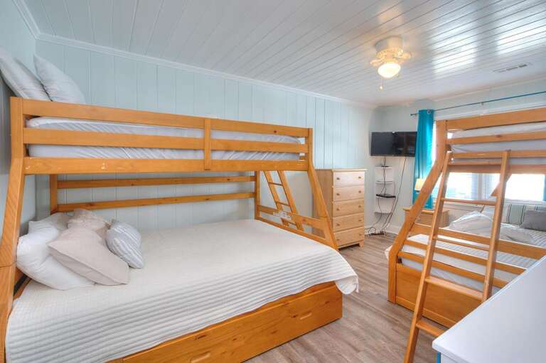 2 Twin over Double Bunk Beds
GW 9.8.23