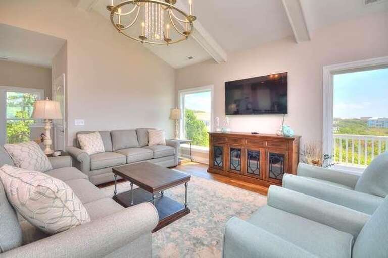 Sea Cure 120 SE 63rd St Oak-small-006-4-Living Room-666x444-72dpi