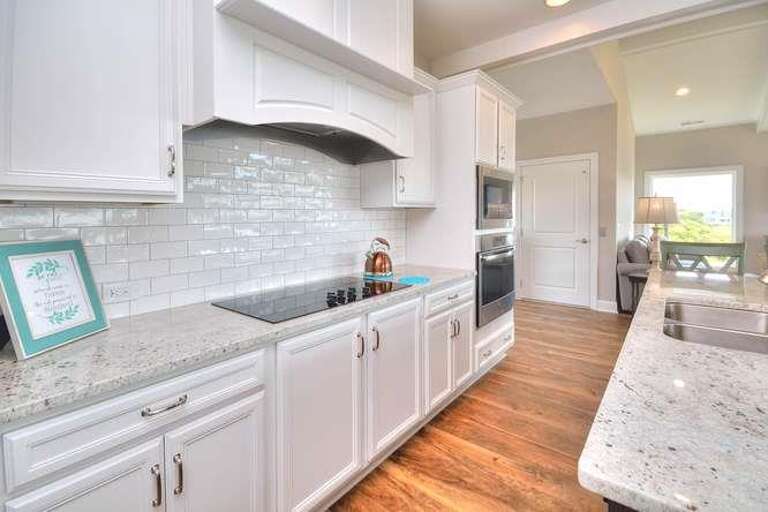Sea Cure 120 SE 63rd St Oak-small-013-16-Kitchen-666x444-72dpi