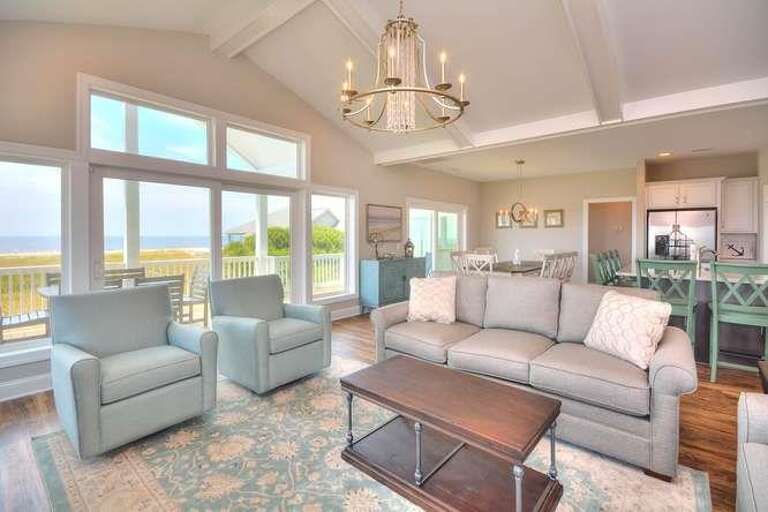 Sea Cure 120 SE 63rd St Oak-small-007-19-LivingDiningKitchen-666x445-72dpi