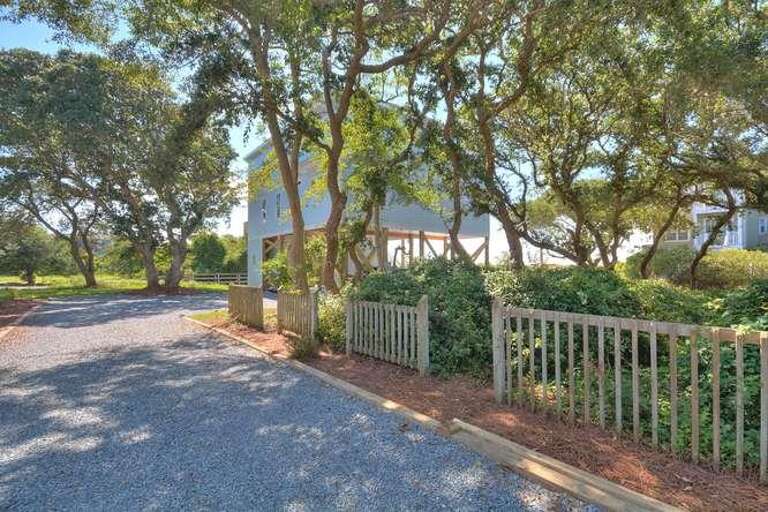 Sea Cure 120 SE 63rd St Oak-small-003-8-DrivewayBack of Home-666x444-72dpi