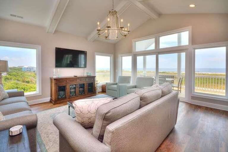 Sea Cure 120 SE 63rd St Oak-small-004-9-Living Room-666x444-72dpi
