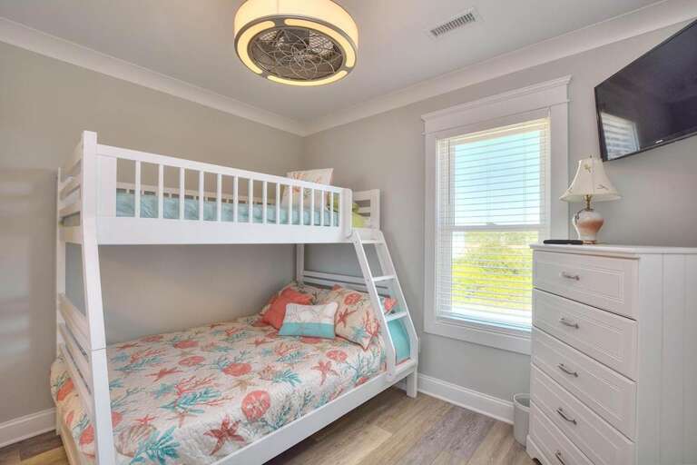 127 E Beach Dr Sea Shack-large-026-008-DSC 1589 90 91 Enhancer-1500x1000-72dpi