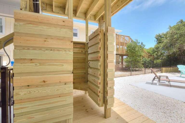 Outdoor shower
GW