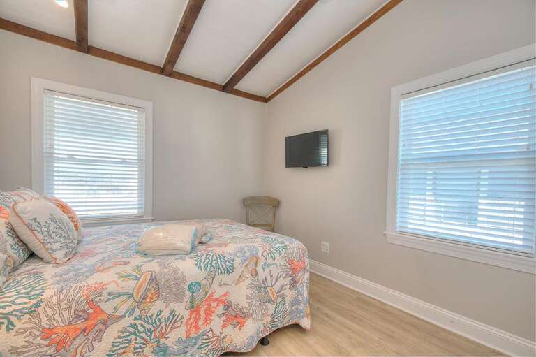 Bedroom 
GW 12.2022