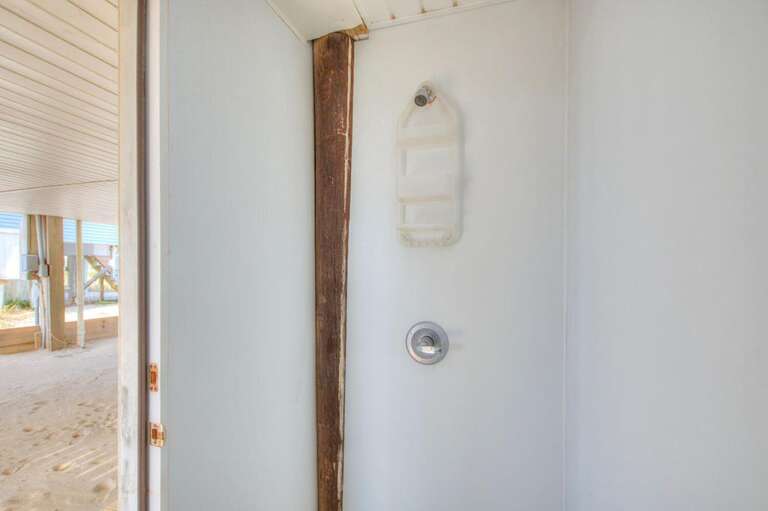 Humble by the Sea 26.3 GW 12.2022 Outdoor Shower