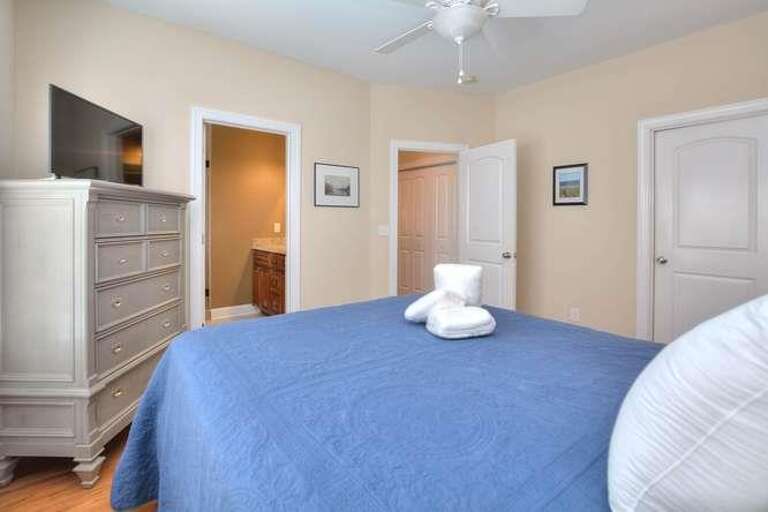 306 NE 61st St Sunshine-small-012-12-DSC 7023 4 5 Enhancer-666x444-72dpi