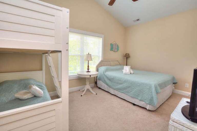 306 NE 61st St Sunshine-small-018-21-DSC 7053 4 5 Enhancer-666x445-72dpi