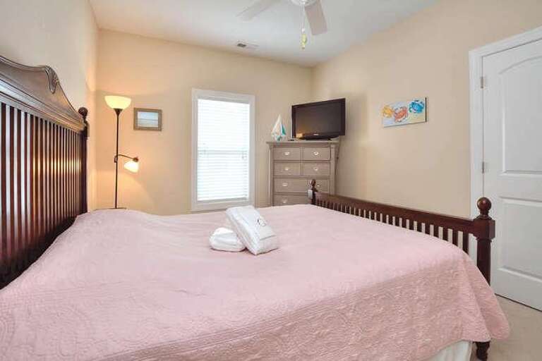 306 NE 61st St Sunshine-small-015-22-DSC 7044 5 6 Enhancer-666x444-72dpi