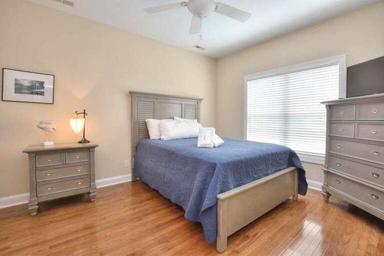 306 NE 61st St Sunshine-small-011-11-DSC 7020 1 2 Enhancer-666x444-72dpi