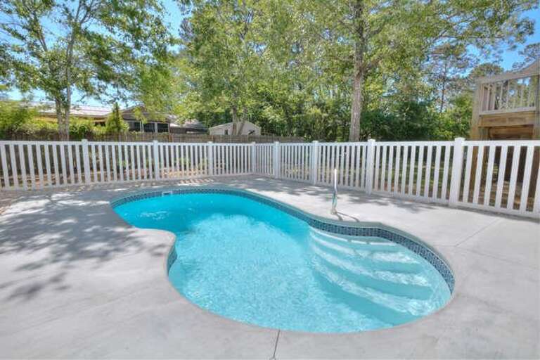 306 NE 61st St Sunshine-small-024-13-DSC 2852 3 4 Enhancer-666x444-72dpi