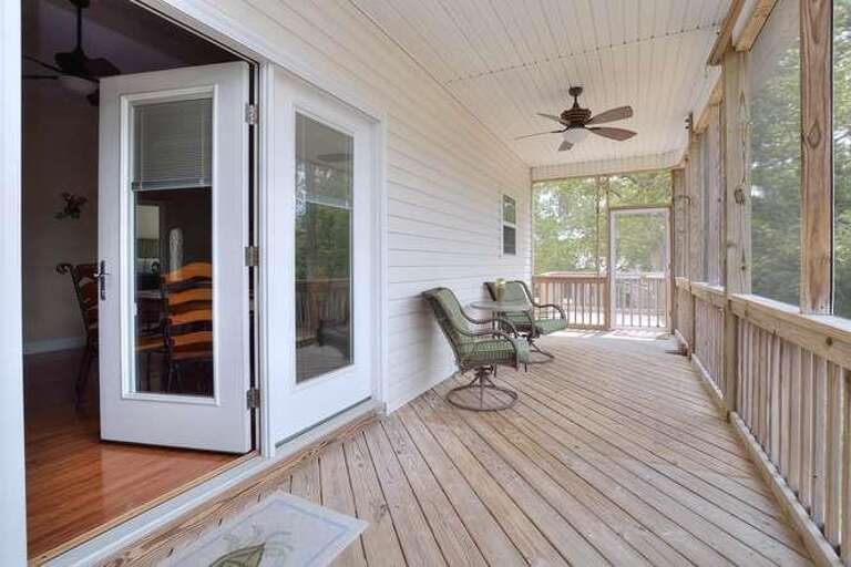 306 NE 61st St Sunshine-small-006-6-DSC 7041 2 3 Enhancer-666x444-72dpi