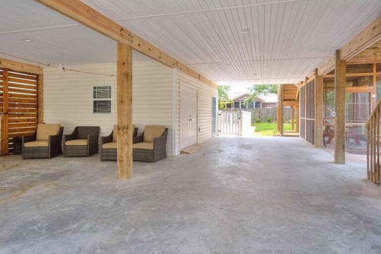 306 NE 61st St Sunshine-small-021-20-DSC 7065 6 7 Enhancer-666x444-72dpi