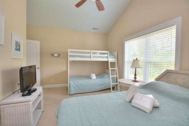 306 NE 61st St Sunshine-small-017-16-DSC 7056 7 8 Enhancer-666x444-72dpi