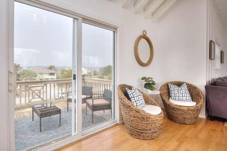 2017 W Pelican Dr Oak Island-small-006-12-Living Room-666x444-72dpi