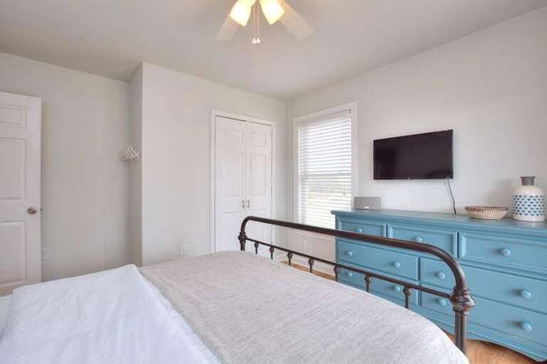 2017 W Pelican Dr Oak Island-small-024-4-Bedroom 4-666x444-72dpi