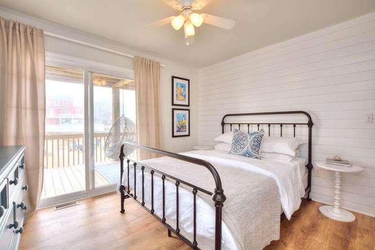 2017 W Pelican Dr Oak Island-small-023-7-Bedroom 4-666x444-72dpi