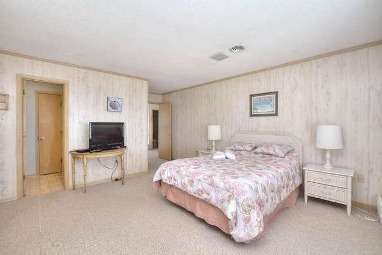 Queen Bedroom with TV