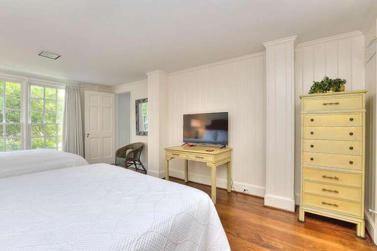 2 Queen beds